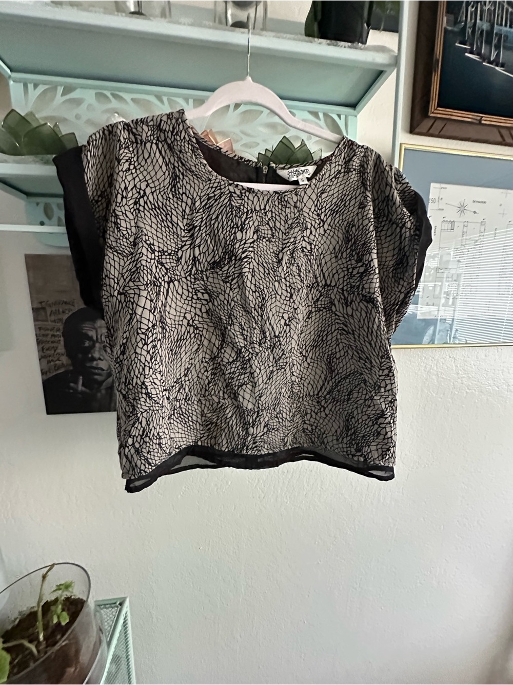 Tramp Black and Beige Abstract Pattern Crop Top